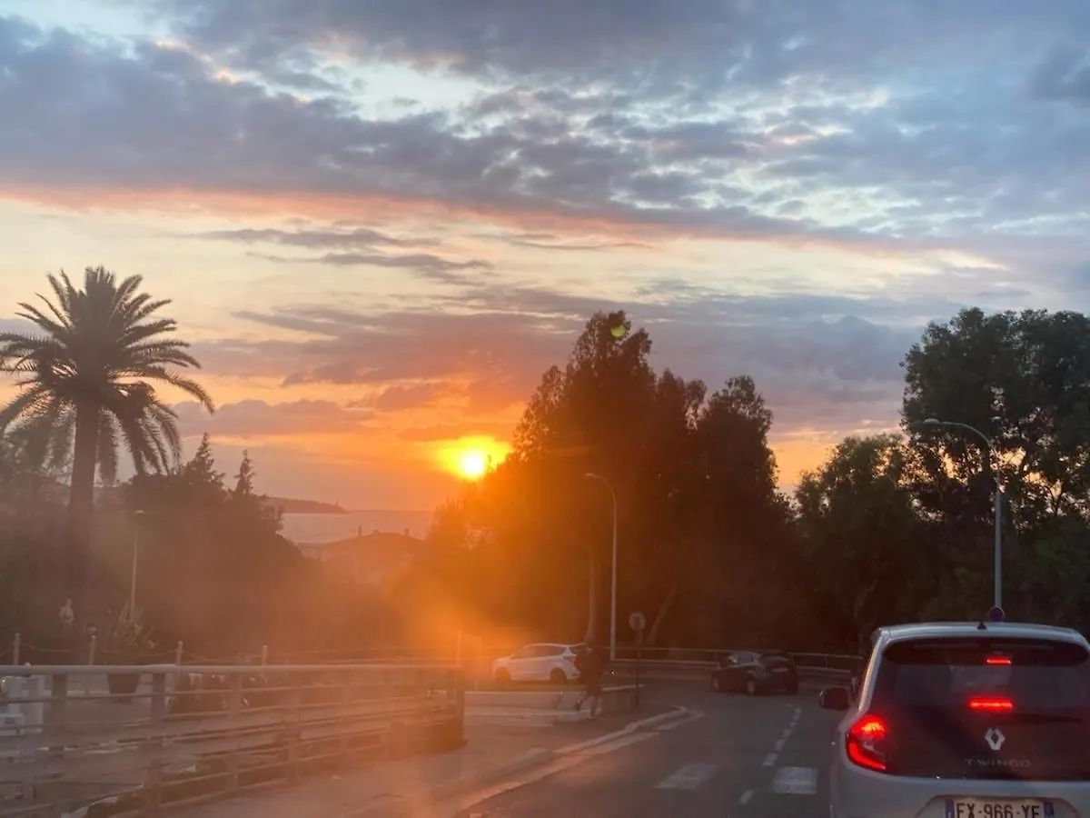 A La Decouverte De Nice France